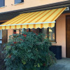 Tenda parasole in alluminio avvolgibile 2,5 x 2 metri a righe beige e giallo ocra tela da 280 gr mq